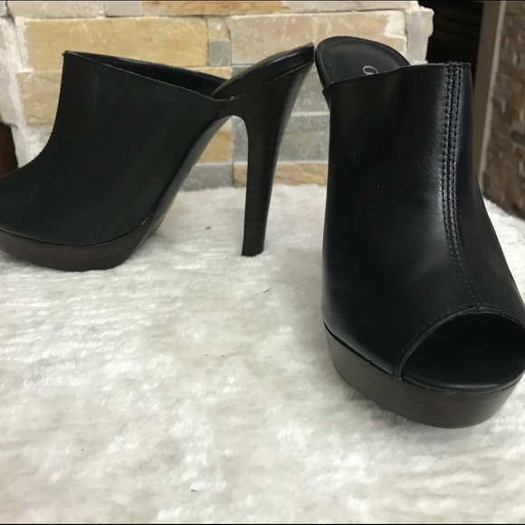 Guess Shoes - 🌹Guess NEW platform mules🌹